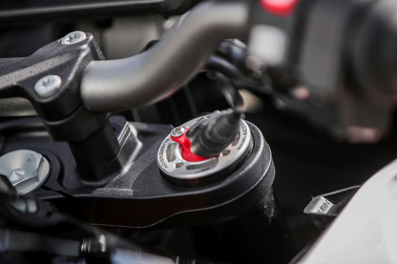 Aprilia Tuono V4 VS KTM 1290 Super Duke GT: la SFIDA delle hypernaked!